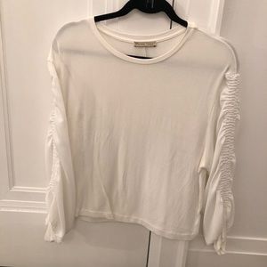 Long sleeve shirt with sleeve detail